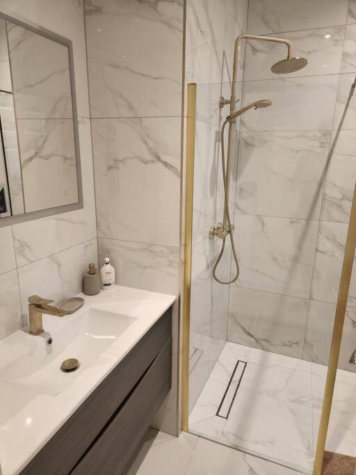 Newly Refurbished 2 Bed Apartment In Paddington Лондон Екстер'єр фото